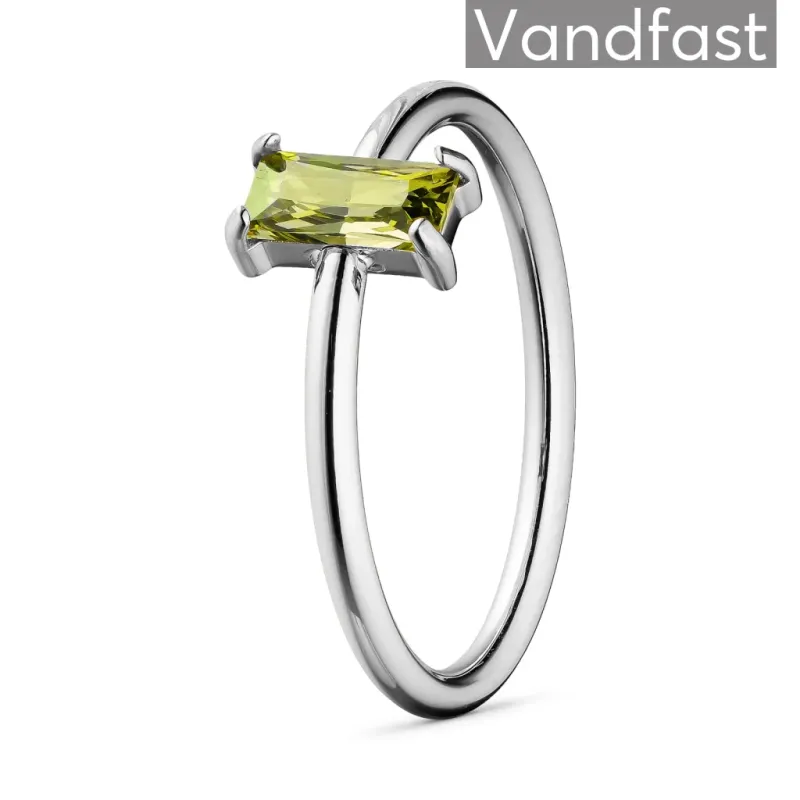 ANNEBRAUNER Deluxe Petite Peridot Ring