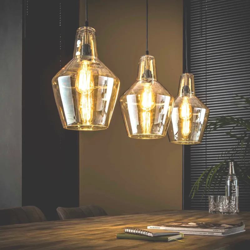 Booky- Loftlampe med tre skærme i ravfarvet glas Levering