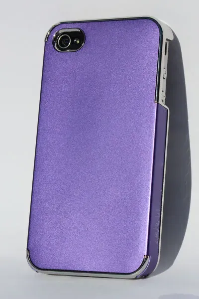 iPhone 4 / 4S alucover med "metal"-kant. Lilla.