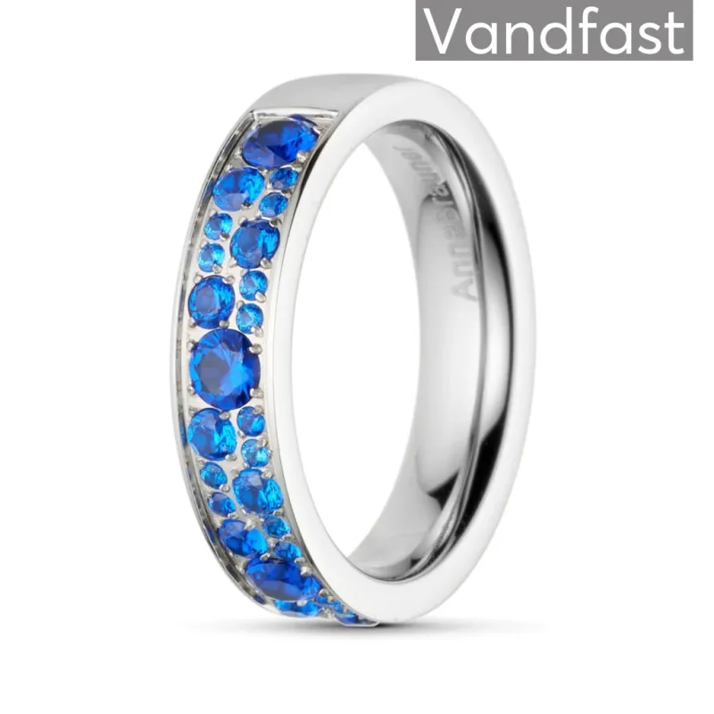 ANNEBRAUNER Sparkling Sapphire Blue Ring