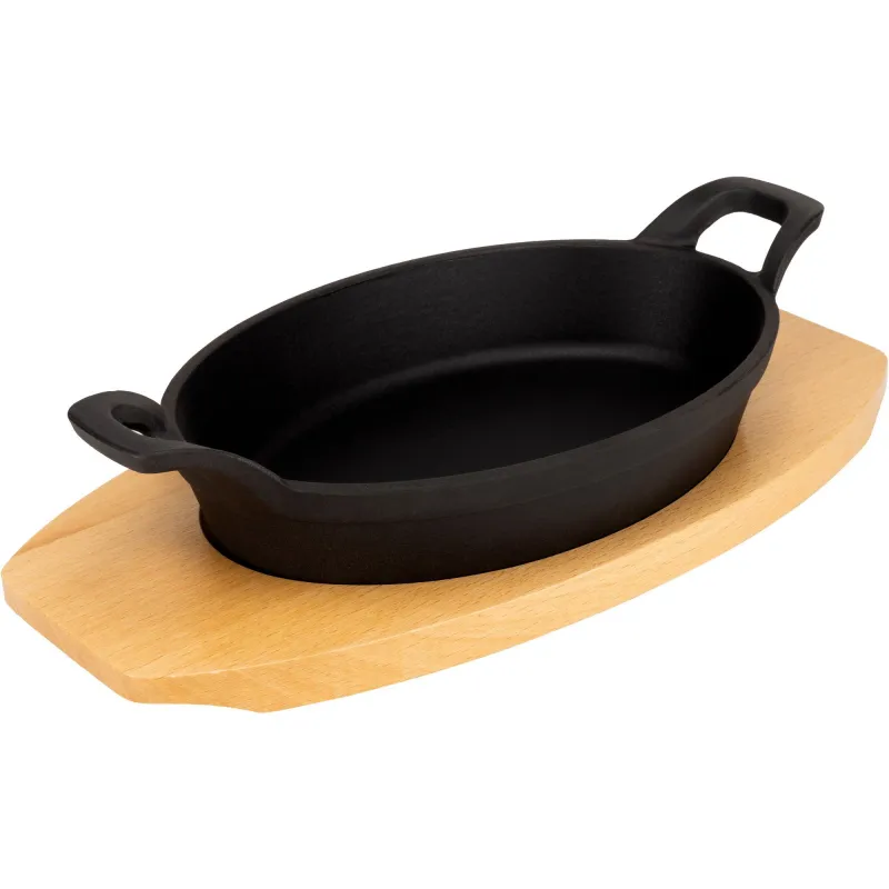 Essentials Oval Støbejernsform 22 cm, bordskåner i træ