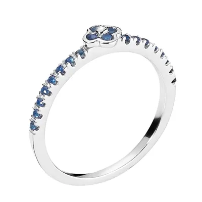 Ring i 8 kt. Hvidguld med blå Safir
