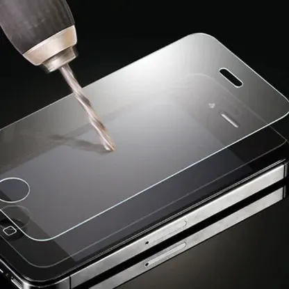 Hærdet tempered glas til iPhone 4/4S. Ultratyndt - kun 0.26 mm.