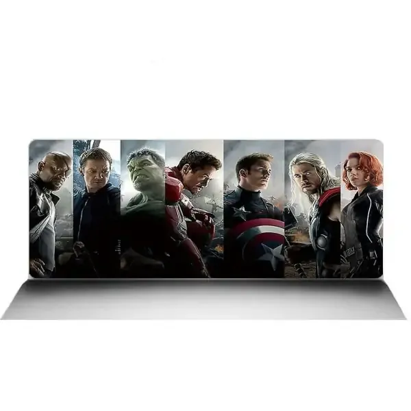 Marvel Gaming Musemåtte. Alle Avengers heltene. Large. 70x30cm.