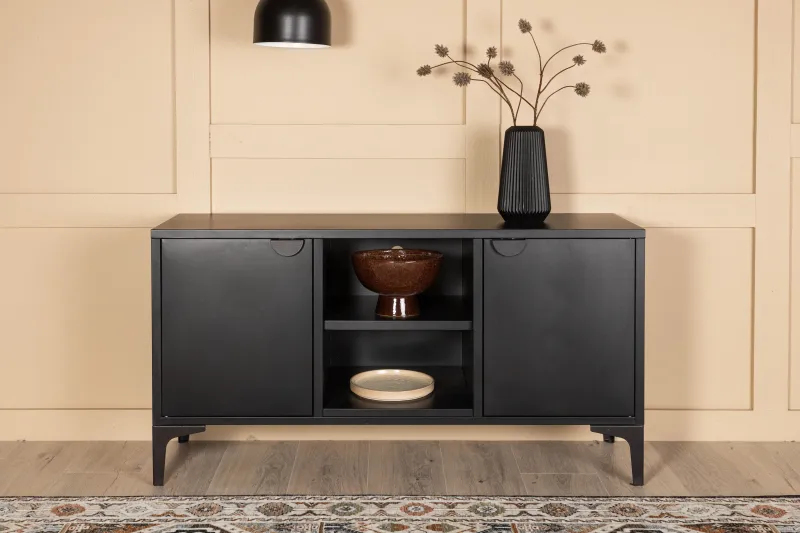 Venture Home Piring  -  TV‑bord / skænk i sort stål med låger og åben hylde,120×40×63cm