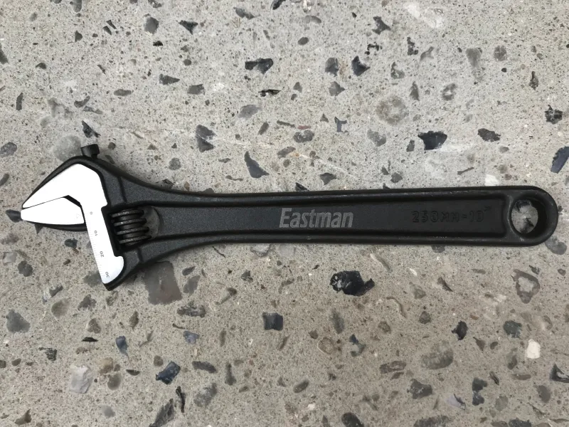 Skiftenøgle 15''  fosfateret med måleskal