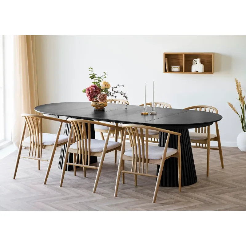 House Nordic - Osaka Spisebord Ø120-240 cm  -  Sort Egefiner m. 3 Tillægsplader